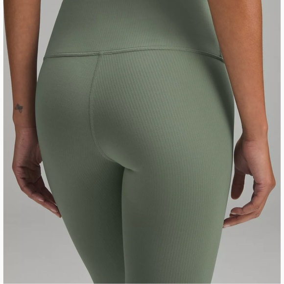 *Offers accepted* Lululemon Wunder Train High-Rise Ribbed Tight 25" | Size 12 - Picture 3 of 12